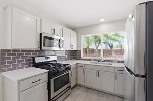 704 Buckingham Pl, Austin, TX 78745 - Photo 11