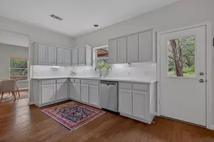 8910 Spicebrush Dr, Austin, TX 78759 - Photo 17