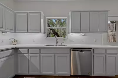 8910 Spicebrush Drive, Austin, TX 78759 - Photo 19