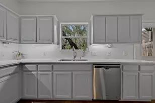 8910 Spicebrush Dr, Austin, TX 78759 - Photo 19