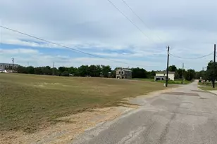 213 4th St, Rockdale, TX 76567 - Photo 3