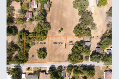 1311 Hondo Street, Lockhart, TX 78644 - Photo 3
