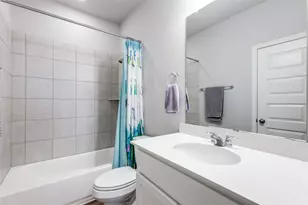 204 Kellys Heroes Wy, Jarrell, TX 76537 - Photo 17