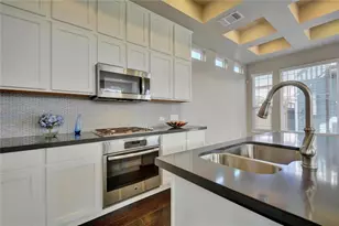 900 Banyon St, Austin, TX 78757 - Photo 5