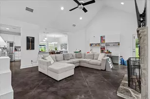 10304 Twin Lake Cir, Dripping Springs, TX 78620 - Photo 5