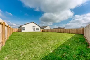 526 Thunderstorm Ave, Lockhart, TX 78644 - Photo 23