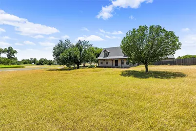 110 Lemens Avenue, Hutto, TX 78634 - Photo 9