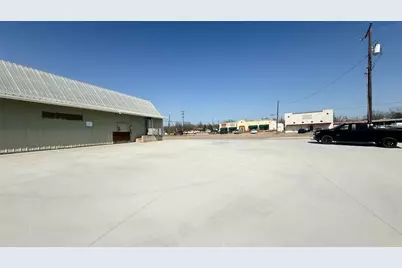 1425 N Main Street, Taylor, TX 76574 - Photo 11