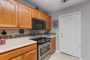 2054 Bentwood Dr, New Braunfels, TX 78130 - Photo 9