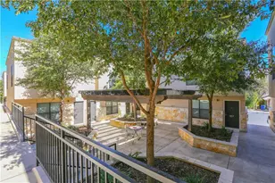 711 W 32nd St, Austin, TX 78705 - Photo 1