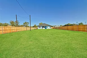 221 Hester St, Lexington, TX 78947 - Photo 21