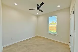 221 Hester St, Lexington, TX 78947 - Photo 17