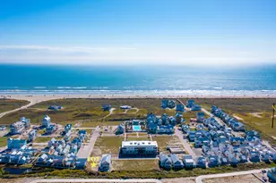 607 W Center Square, Port Aransas, TX 78373 - Photo 1