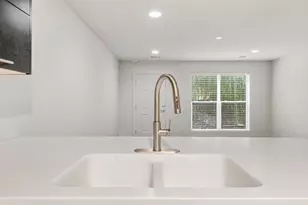 1101 Grove Blvd, Austin, TX 78741 - Photo 11