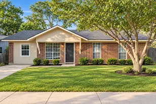 1204 Turtle Creek Blvd, Austin, TX 78745 - Photo 1