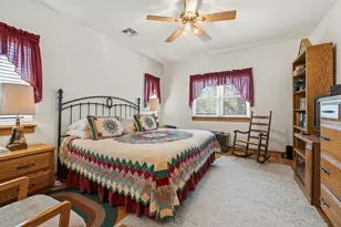505 W San Antonio St, Fredericksburg, TX 78624 - Photo 27