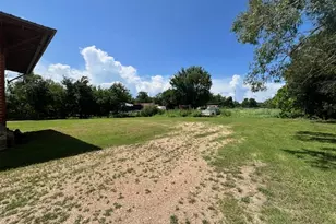 208 SW Texas St, Rockdale, TX 76567 - Photo 13