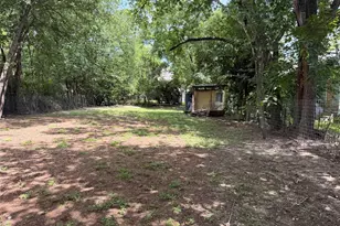 1136 Eleanor St, Austin, TX 78721 - Photo 27