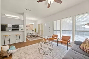 914 W 26th St, Austin, TX 78705 - Photo 5