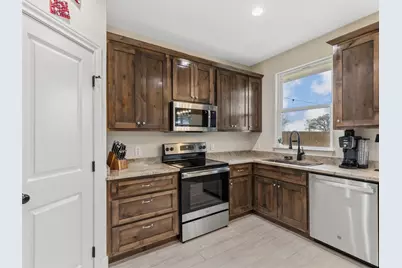 334 Webb Street, Smithville, TX 78957 - Photo 9