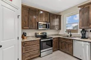 334 Webb St, Smithville, TX 78957 - Photo 9