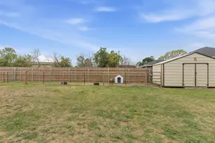 334 Webb St, Smithville, TX 78957 - Photo 31