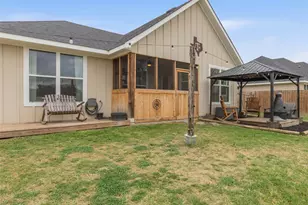 334 Webb St, Smithville, TX 78957 - Photo 27