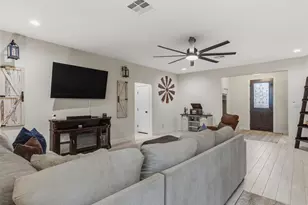 334 Webb St, Smithville, TX 78957 - Photo 5