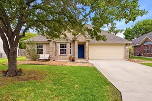 523 Walnut Heights Blvd, New Braunfels, TX 78130 - Photo 1