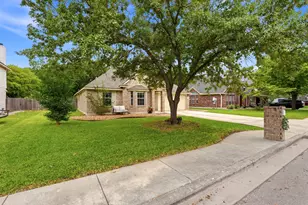 523 Walnut Heights Blvd, New Braunfels, TX 78130 - Photo 3