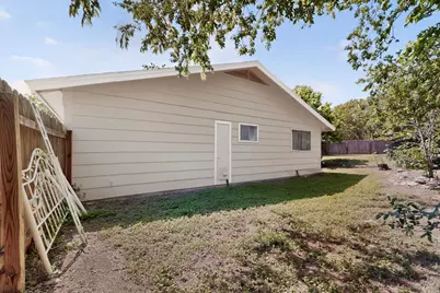 128 Coers Circle, San Marcos, TX 78666 - Photo 5