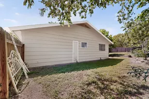 128 Coers Cir, San Marcos, TX 78666 - Photo 5