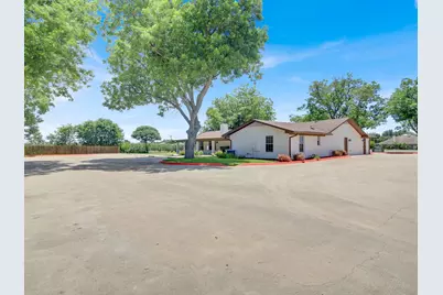 404 Carlos G Parker Boulevard NW, Taylor, TX 76574 - Photo 7