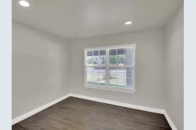 404 Carlos G Parker Boulevard NW, Taylor, TX 76574 - Photo 21
