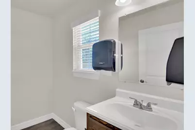 404 Carlos G Parker Boulevard NW, Taylor, TX 76574 - Photo 25