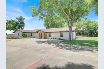 404 Carlos G Parker Boulevard NW, Taylor, TX 76574 - Photo 3