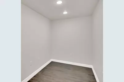 404 Carlos G Parker Boulevard NW, Taylor, TX 76574 - Photo 21