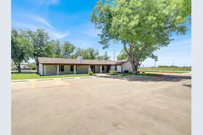 404 Carlos G Parker Boulevard NW, Taylor, TX 76574 - Photo 11