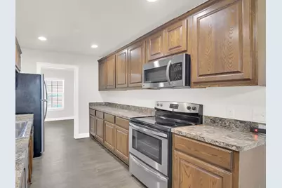 404 Carlos G Parker Boulevard NW, Taylor, TX 76574 - Photo 35