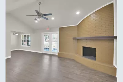 404 Carlos G Parker Boulevard NW, Taylor, TX 76574 - Photo 17