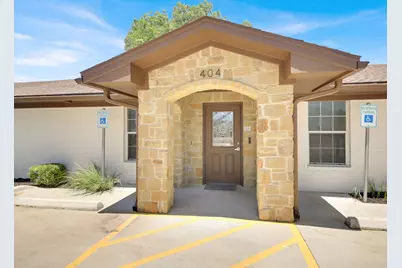 404 Carlos G Parker Boulevard NW, Taylor, TX 76574 - Photo 5