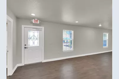 404 Carlos G Parker Boulevard NW, Taylor, TX 76574 - Photo 15