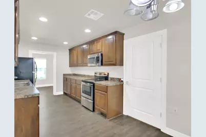 404 Carlos G Parker Boulevard NW, Taylor, TX 76574 - Photo 35