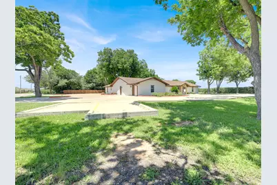 404 Carlos G Parker Boulevard NW, Taylor, TX 76574 - Photo 3