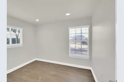 404 Carlos G Parker Boulevard NW, Taylor, TX 76574 - Photo 23