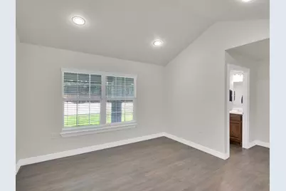 404 Carlos G Parker Boulevard NW, Taylor, TX 76574 - Photo 25