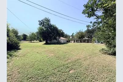 2200 W Gillis Avenue, Cameron, TX 76520 - Photo 13