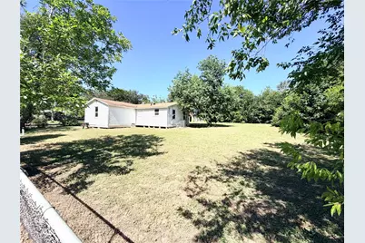 2200 W Gillis Avenue, Cameron, TX 76520 - Photo 3