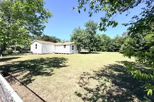 2200 W Gillis Ave, Cameron, TX 76520 - Photo 3