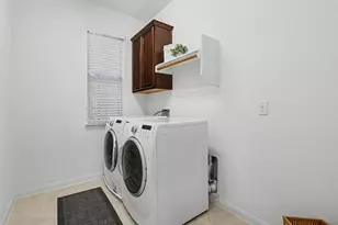 557 Scenic Bluff Dr, Georgetown, TX 78628 - Photo 7